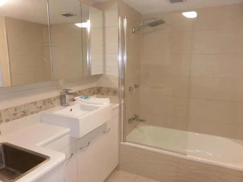 *** Aparthotel The Hill Apartments Currumbin Beach Gold Coast Australia