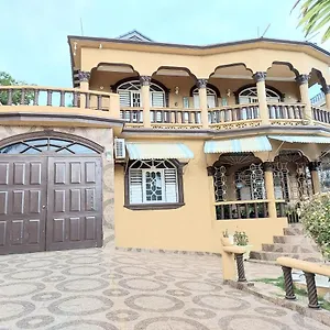 Guest house Cambridge Mi Casa Ur Casa With Pool And Access Runaway Bay